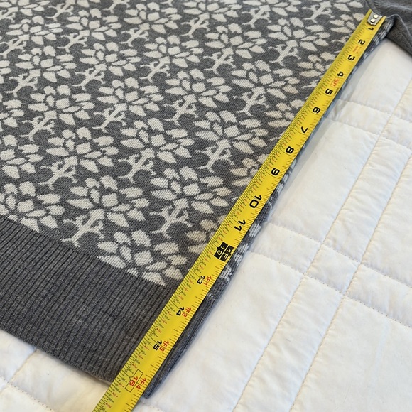 Uniqlo sweater - Picture 4 of 12